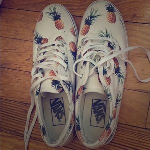 PINEAPPLE VANS